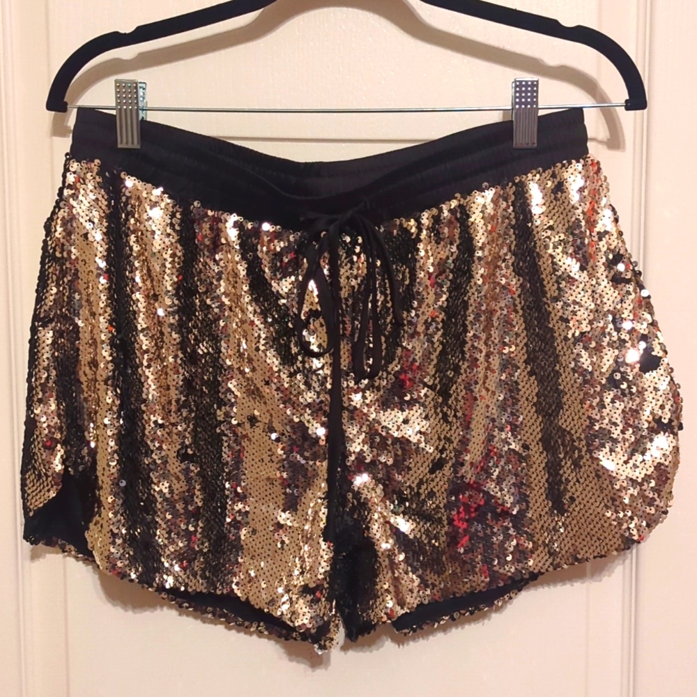 Woven Pink Gold Sequin Shorts. Super comfortable and versatile. Size Med